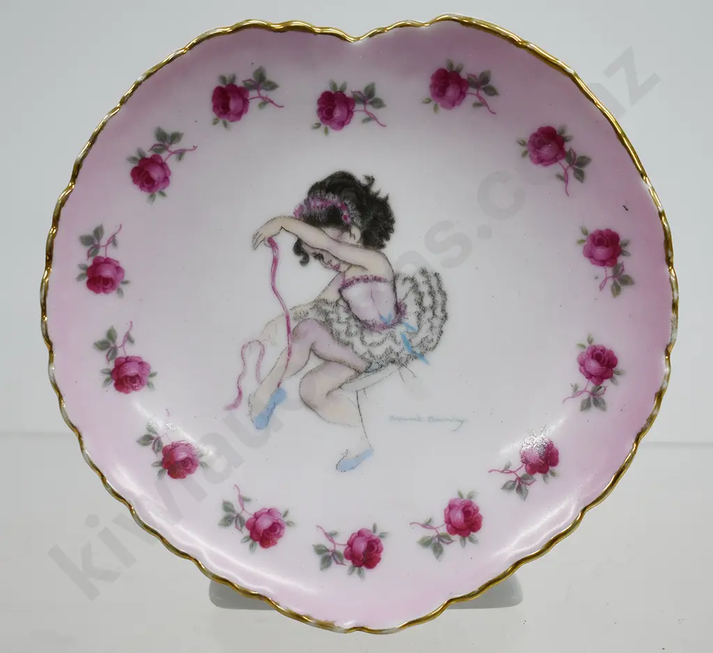 BROWNIE DOWNING WALL POCKET Image 1++