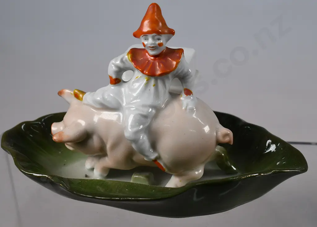 3 PIG FIGURES Image 1++