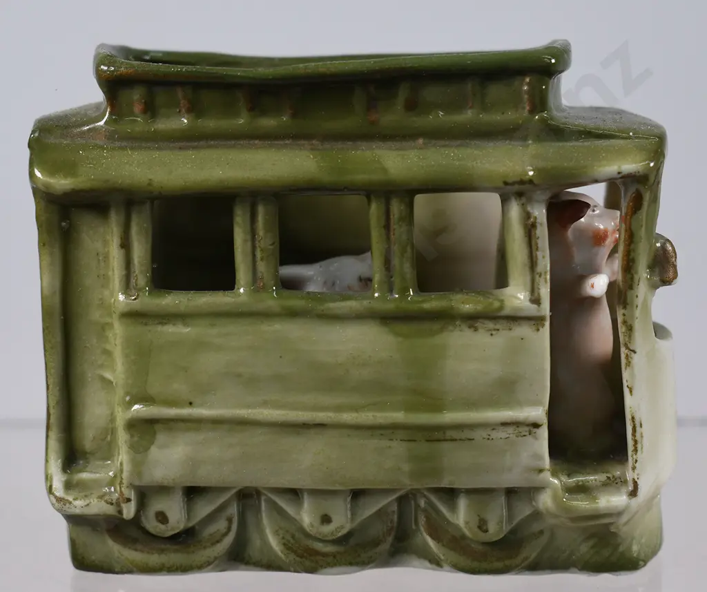 3 PIG FIGURES Image 1++