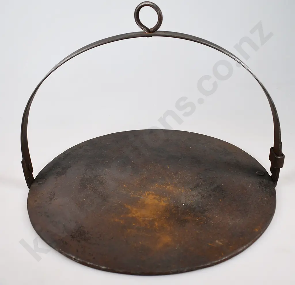 CAST IRON KETTLE, SKILLET & COOKING POT Image 1++