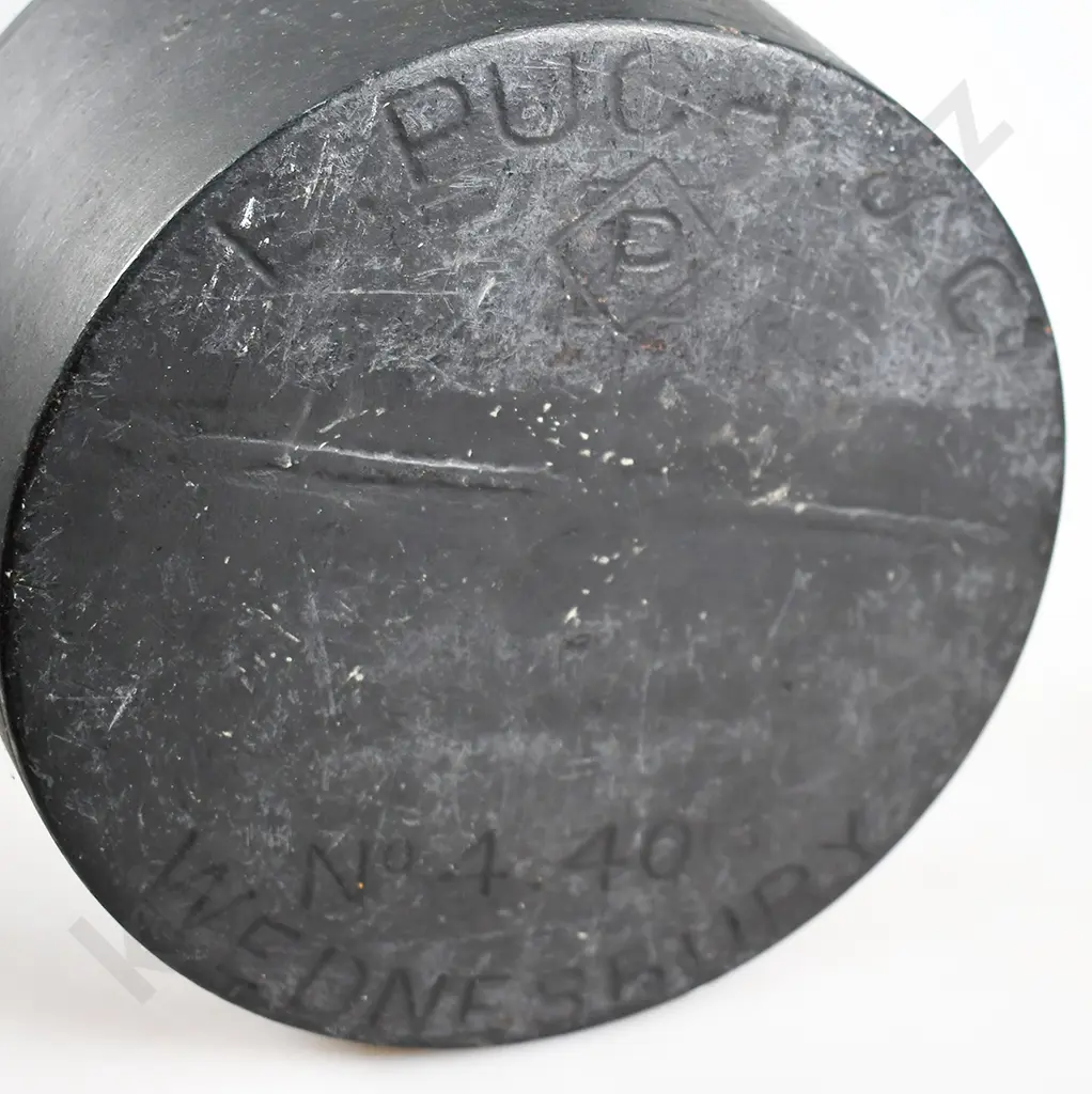 CAST IRON KETTLE, SKILLET & COOKING POT Image 1++