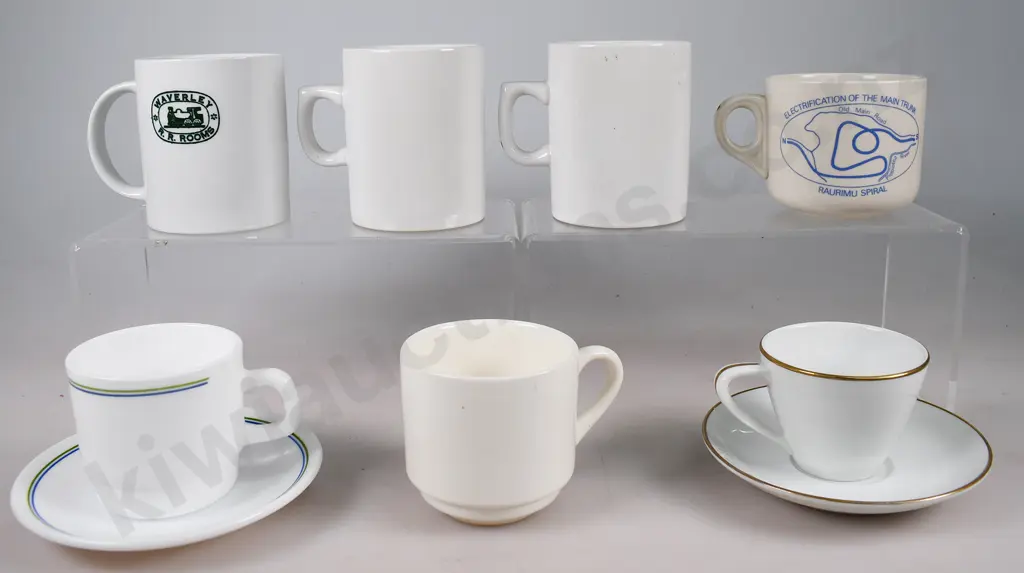 RAILWAY & TEAL CROCKERY Image 1++