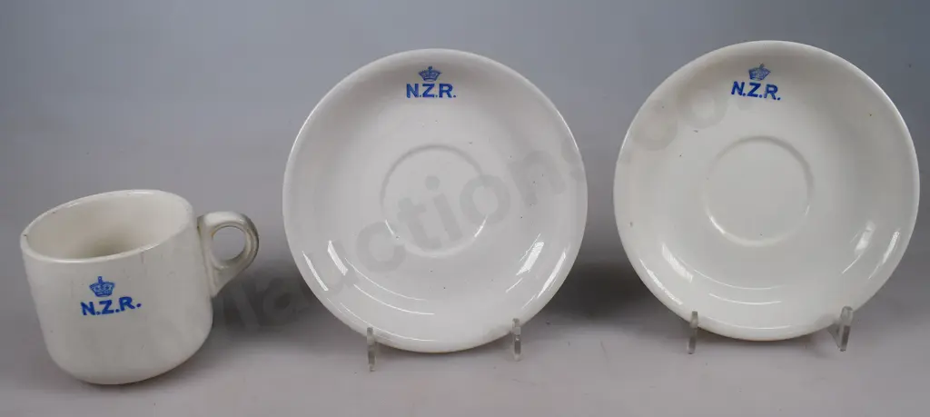 CROWN LYNN NEW ZEALAND RAILWAY CUP AND SAUCERS Image 1++