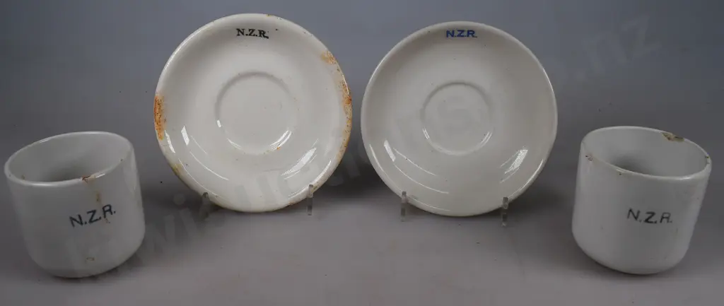 TEMUKA WARE & CROWN LYNN NZR CUPS & SAUCERS Image 1++
