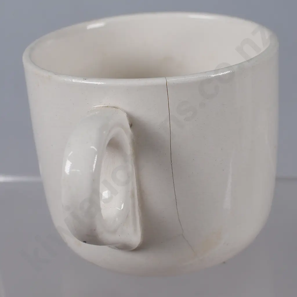 CROWN LYNN NEW ZEALAND RAILWAY CUPS AND SAUCERS Image 1++