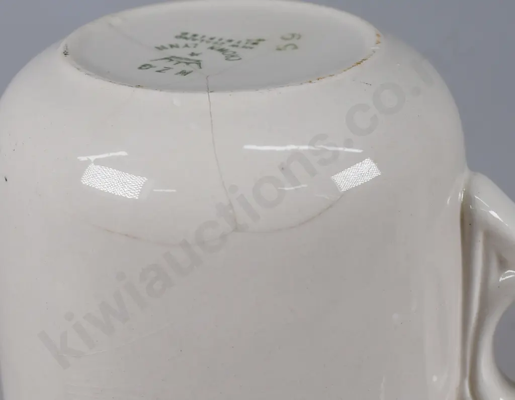 CROWN LYNN NEW ZEALAND RAILWAY CUPS AND SAUCERS Image 1++