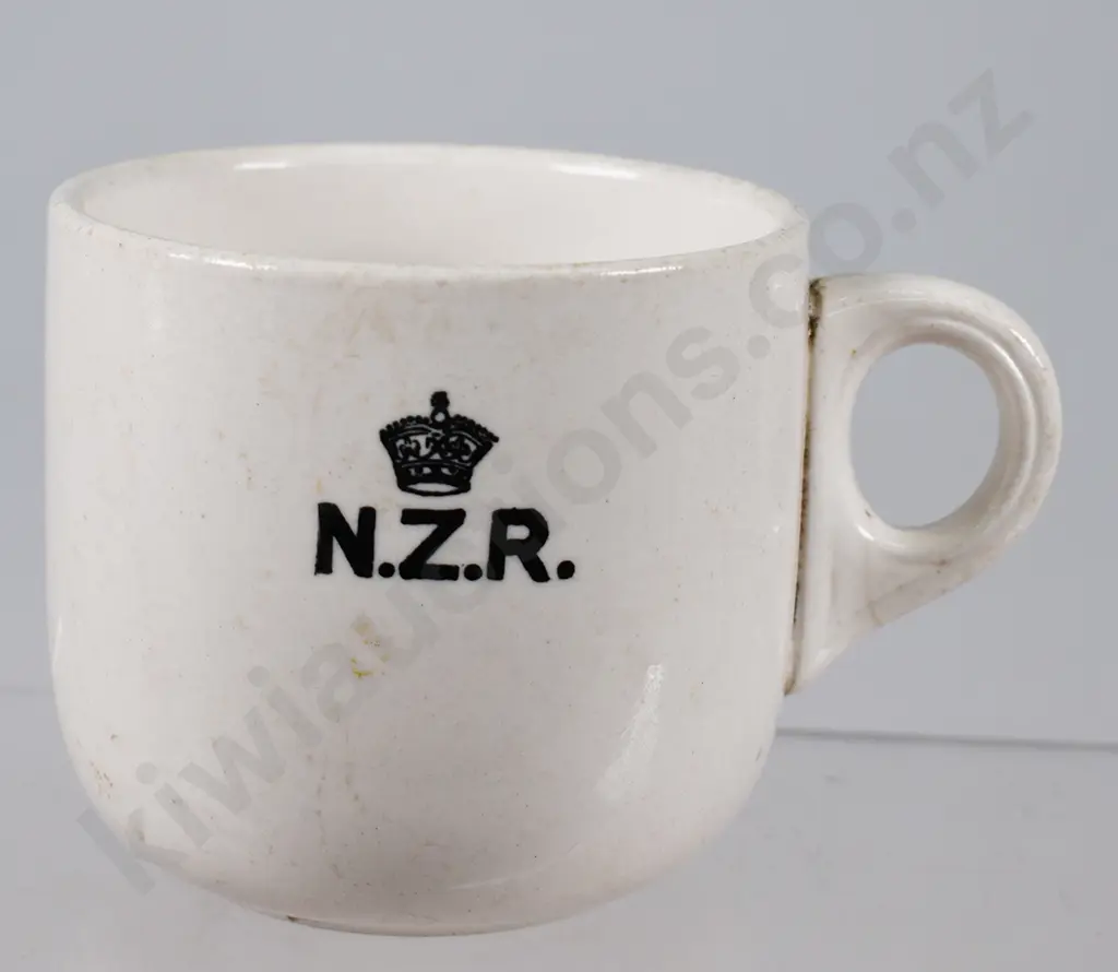 NEW ZEALAND RAILWAYS, CROWN LYNN CUP & SAUCER Image 1++