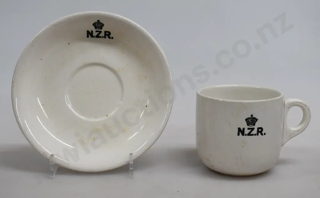 NEW ZEALAND RAILWAYS, CROWN LYNN CUP & SAUCER Image 1++