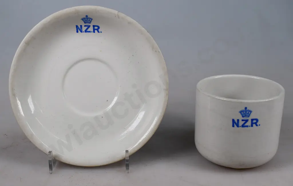 NEW ZEALAND RAILWAYS, CROWN LYNN CUP & SAUCER Image 1++