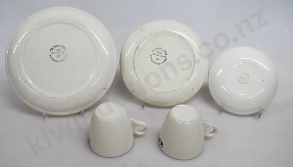 CROWN LYNN NEW ZEALAND RAILWAY CROCKERY Image 1++
