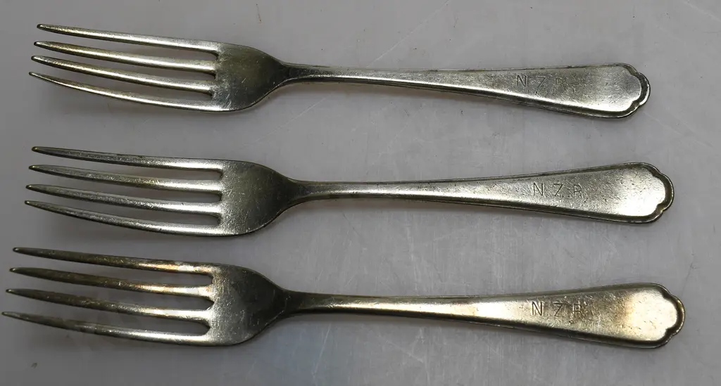 NZR CUTLERY Image 1++