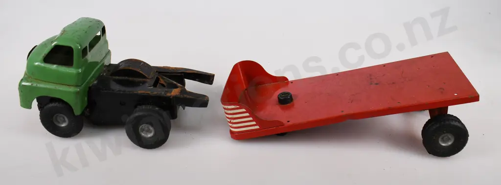 TRI-ANG MINIC SERIES 3 ARTICULATED TRANSPORT LORRY, PG33 Image 1++