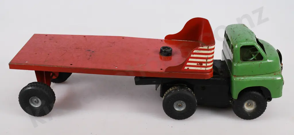 TRI-ANG MINIC SERIES 3 ARTICULATED TRANSPORT LORRY, PG33 Image 1++