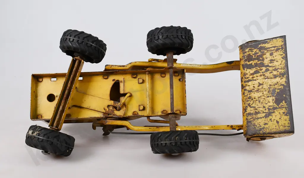 TRI-ANG EARTH MOVING HI LOADER Image 1++