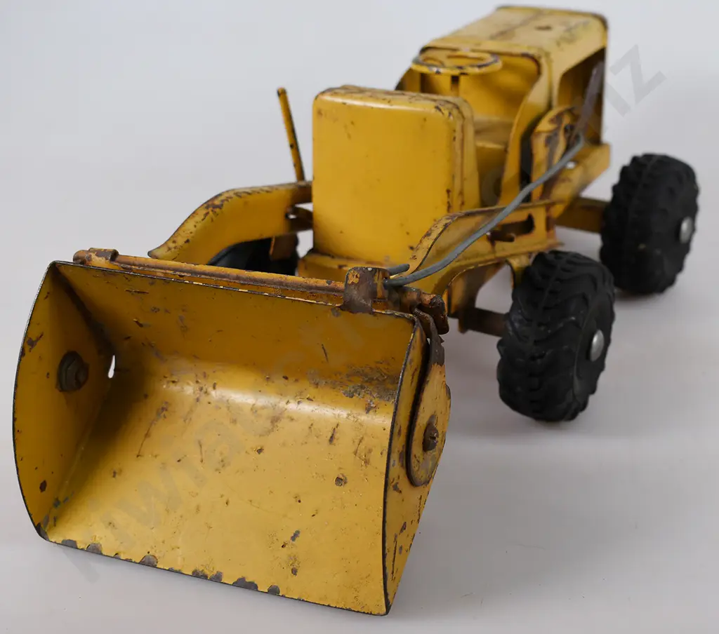 TRI-ANG EARTH MOVING HI LOADER Image 1++