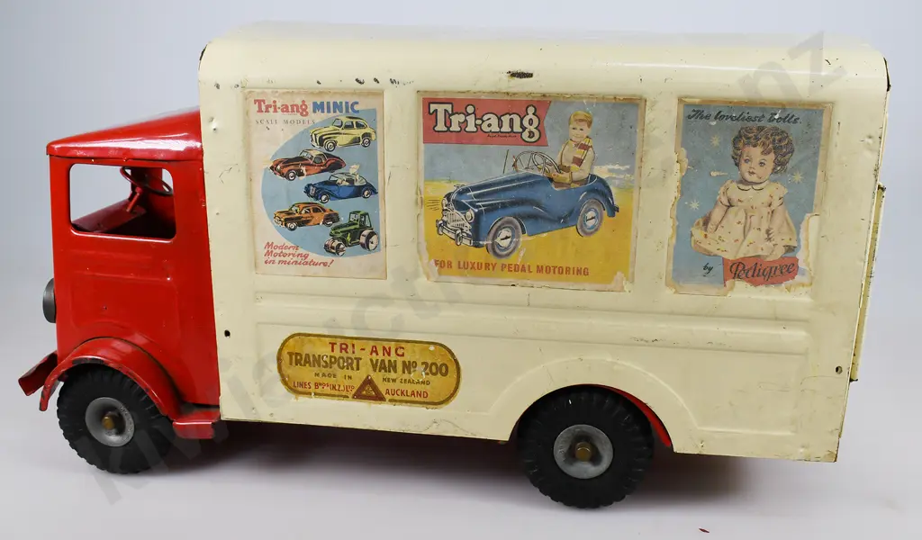 TRI-ANG TRANSPORT VAN No. 200 Image 1++