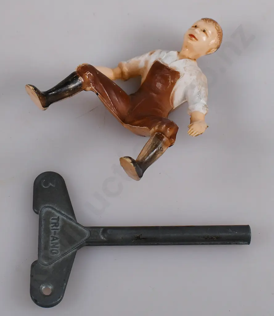 TRI-ANG BOXED MINIC SERIES 2 CLOCKWORK POWERED NUFFIELD TOY TRACTOR Image 1++