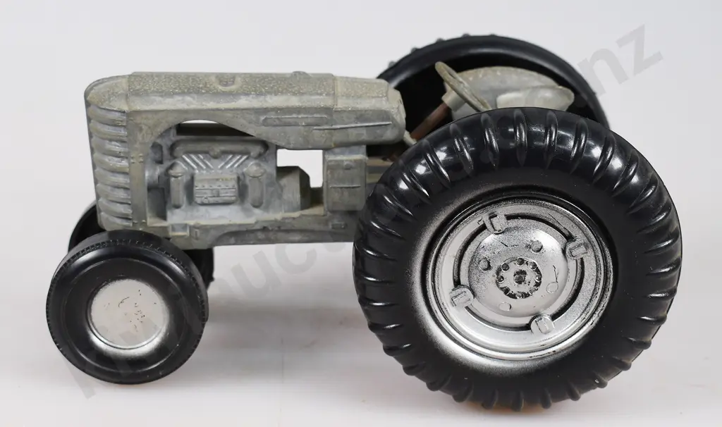 LINCOLN MAJOR MODEL MASSEY HARRIS TRACTOR Image 1++