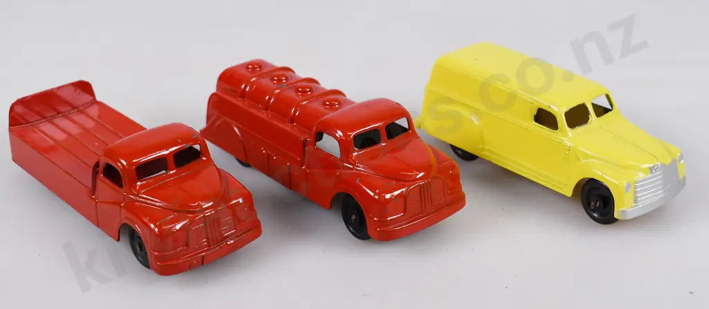 BRENTWARE MODEL CHEV PANEL VAN, AUSTIN TANKER, AUSTIN DRINKS TRUCK Image 1++