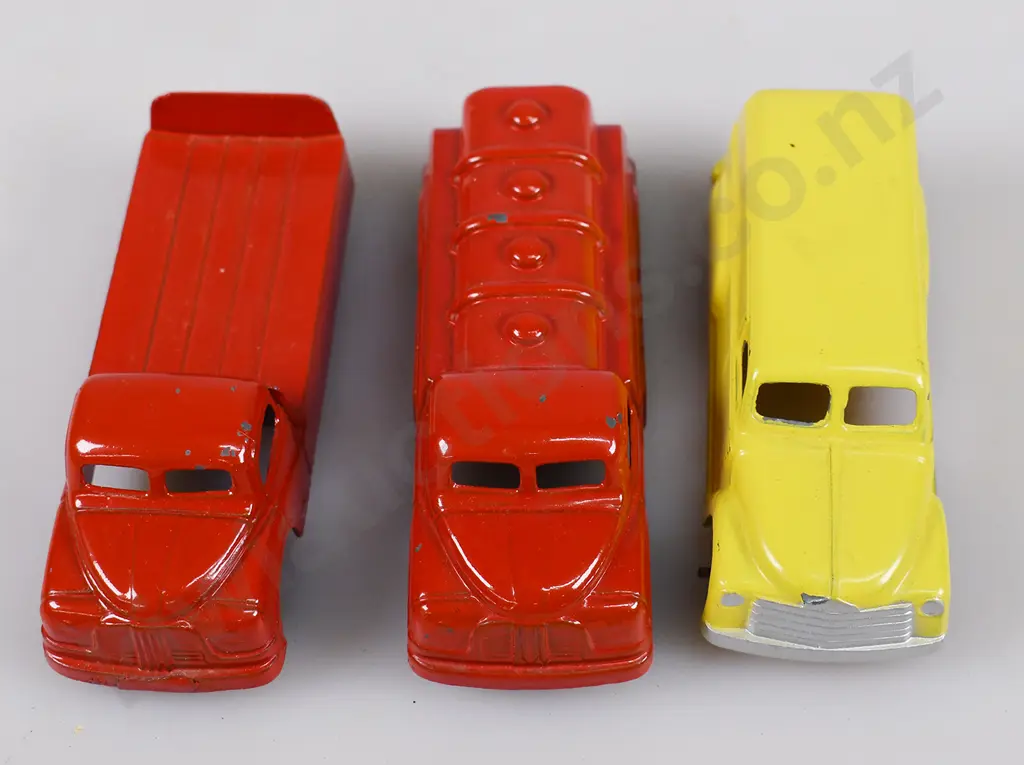 BRENTWARE MODEL CHEV PANEL VAN, AUSTIN TANKER, AUSTIN DRINKS TRUCK Image 1++