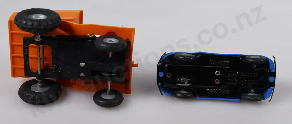 TRI-ANG MINIC PLASTIC VEHICLES Image 1++