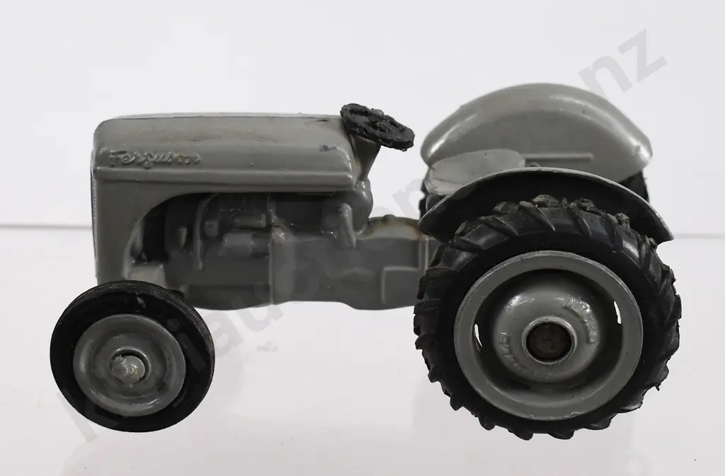 MICRO MODEL FERGUSON TRACTOR Image 1++