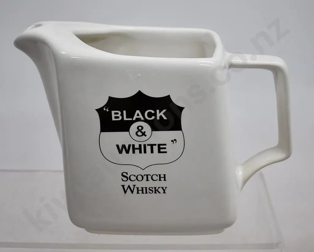 BLACK AND WHITE SCOTCH WHISKY JUG Image 1++