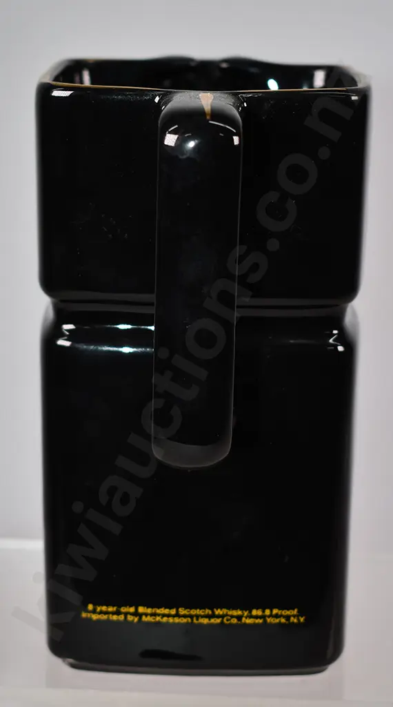 MARTIN'S V.V.O GROWN-UP SCOTCH WHISKY JUG Image 1++