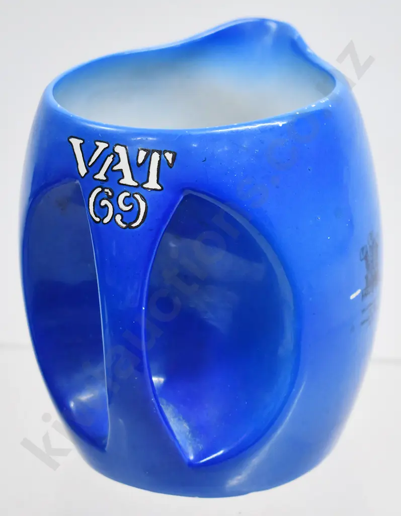 VAT 69 LIQUEUR SCOTCH WHISKY JUG Image 1++