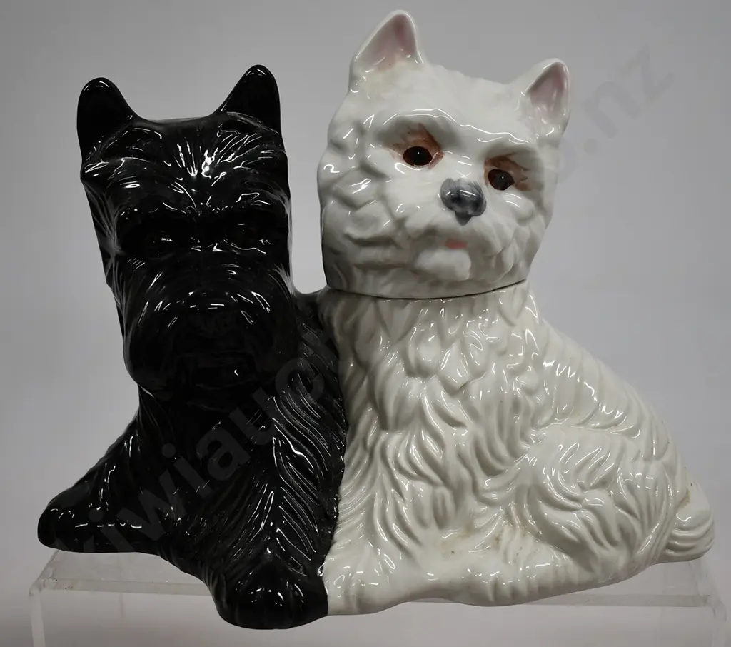 BLACK & WHITE SCOTCH WHISKY  DECANTER Image 1++