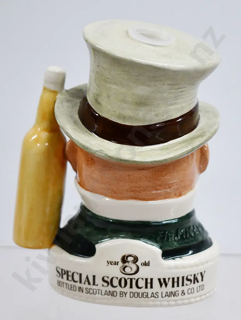 PICKWICK DELUXE WHISKY CHARACTER DECANTER Image 1++