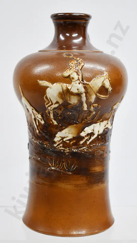 ROYAL DOULTON STONEWARE HUNTING SCENE WHISKY DECANTER Image 1++