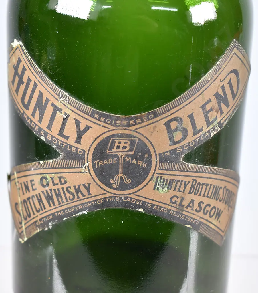 HUNTLY BLEND SCOTCH WHISKY BOTTLE Image 1++