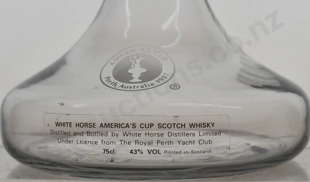 WHITE HORE AMERICA'S CUP SCOTCH WHISKY GLASS DECANTER Image 1++