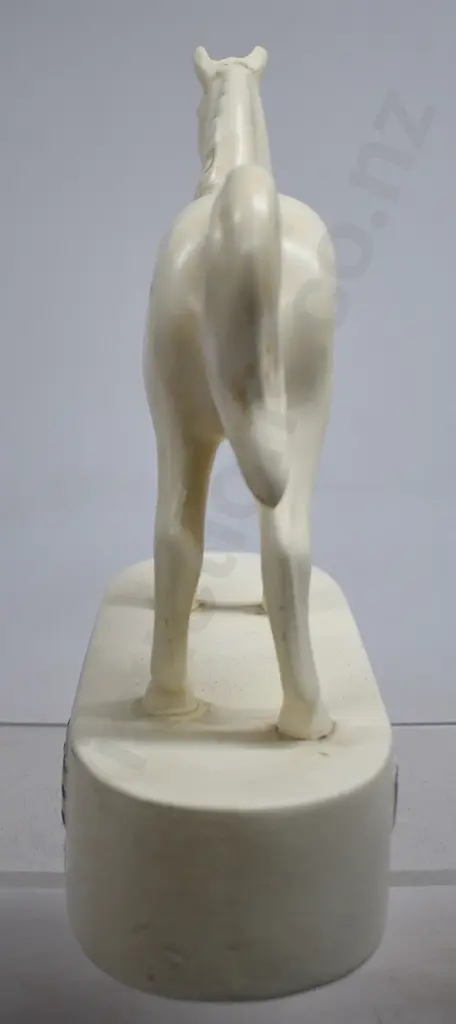 WHITE HORSE WHISKY FIGURE Image 1++