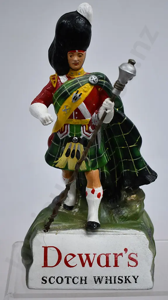 DEWAR'S FIGURE Image 1++