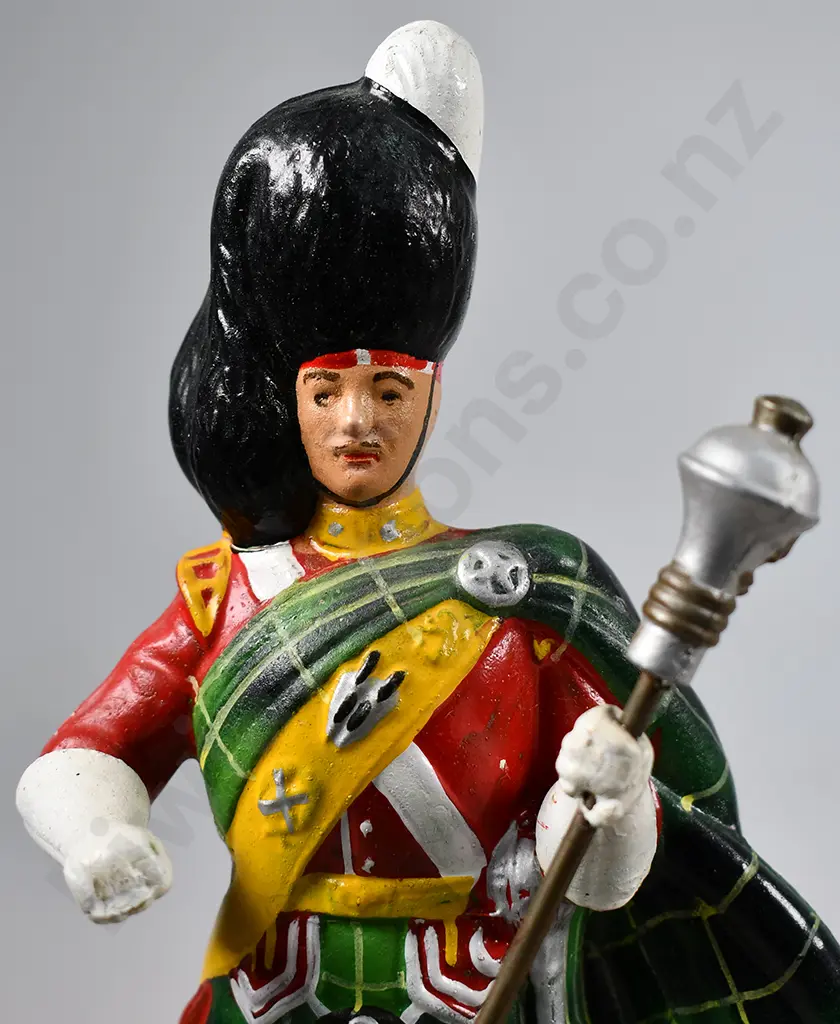 DEWAR'S FIGURE Image 1++