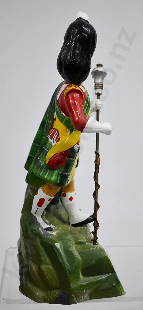 DEWAR'S FIGURE Image 1++