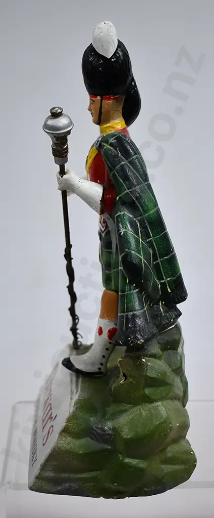 DEWAR'S FIGURE Image 1++