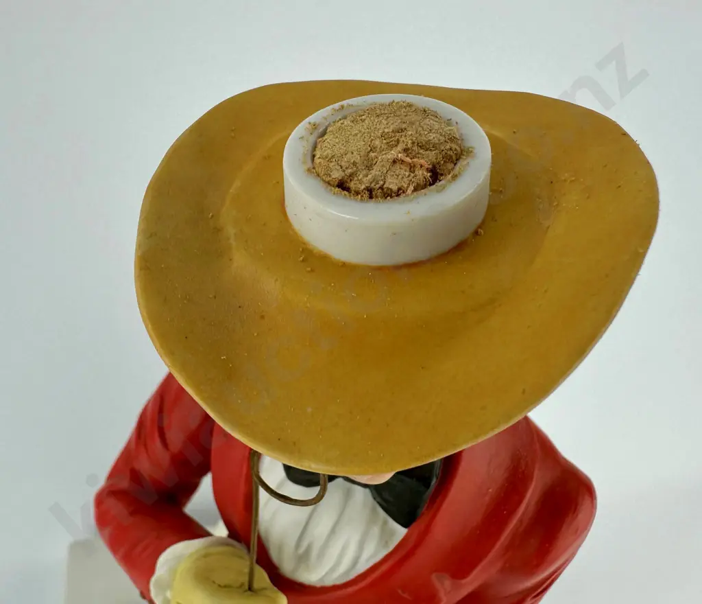 JOHNNIE WALKER CERAMIC DECANTER Image 1++