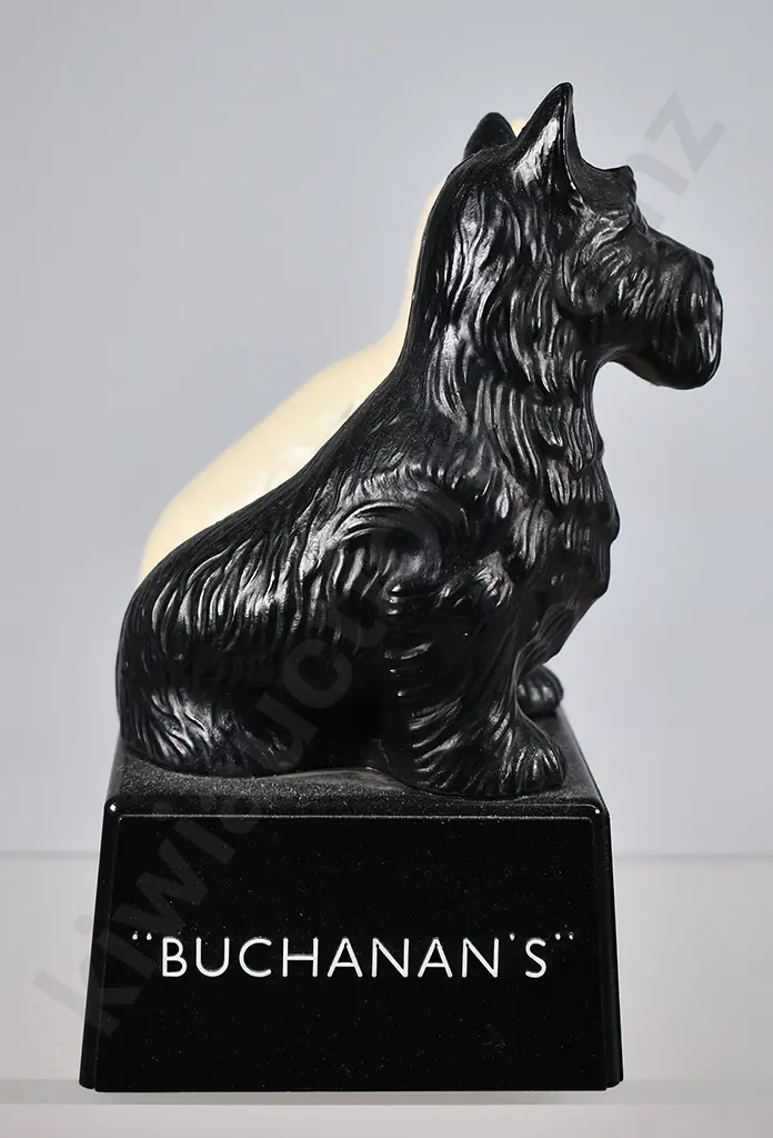 BLACK & WHITE SCOTCH WHISKY FIGURE Image 1++