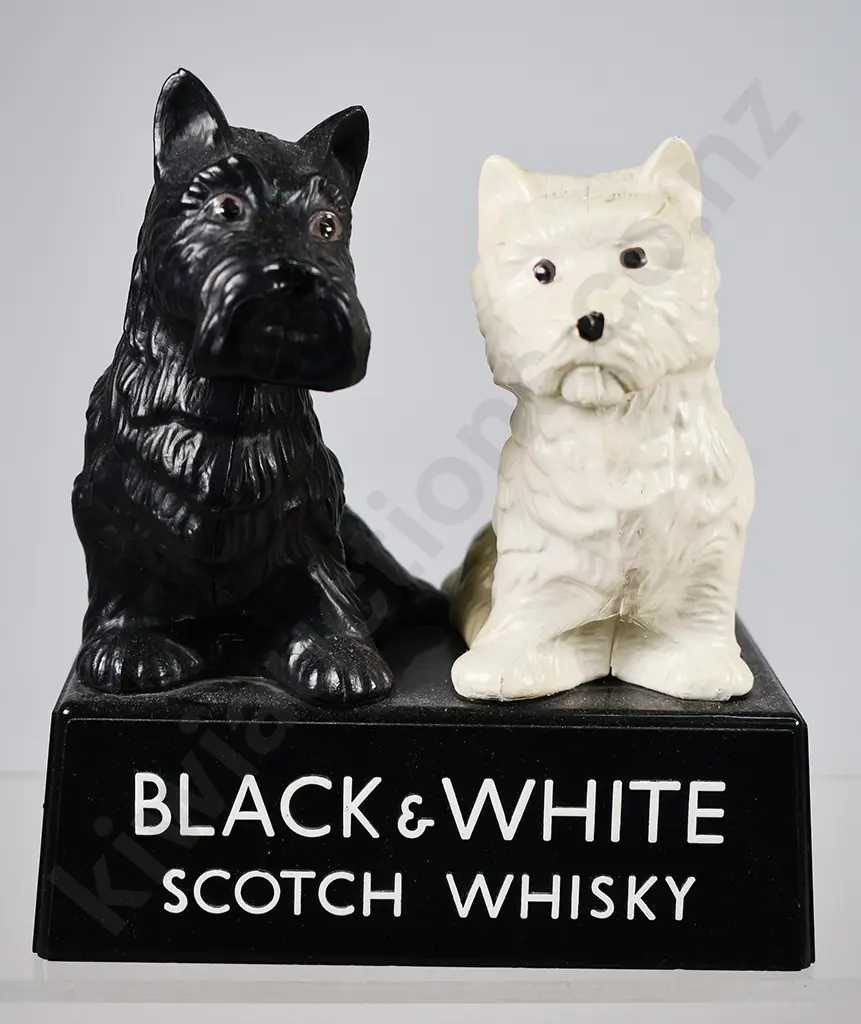 BLACK & WHITE SCOTCH WHISKY FIGURE Image 1++