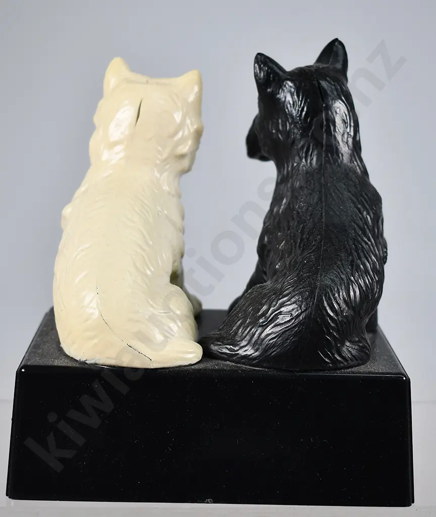 BLACK & WHITE SCOTCH WHISKY FIGURE Image 1++