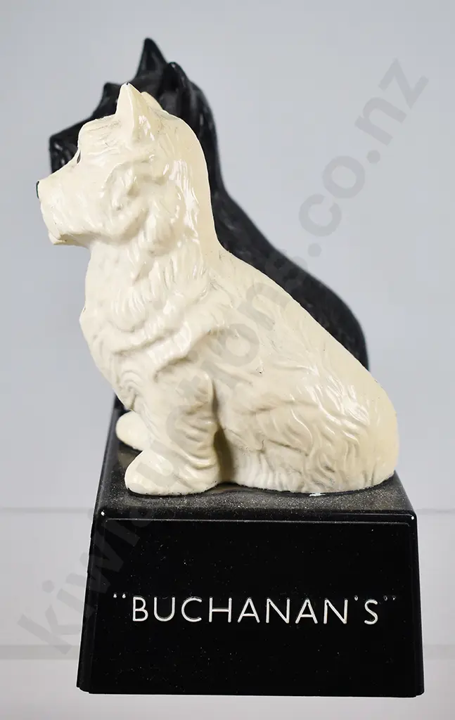 BLACK & WHITE SCOTCH WHISKY FIGURE Image 1++