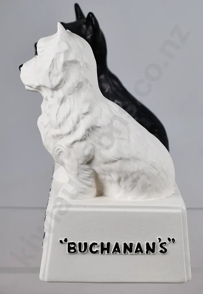BLACK & WHITE SCOTCH WHISKY FIGURE Image 1++