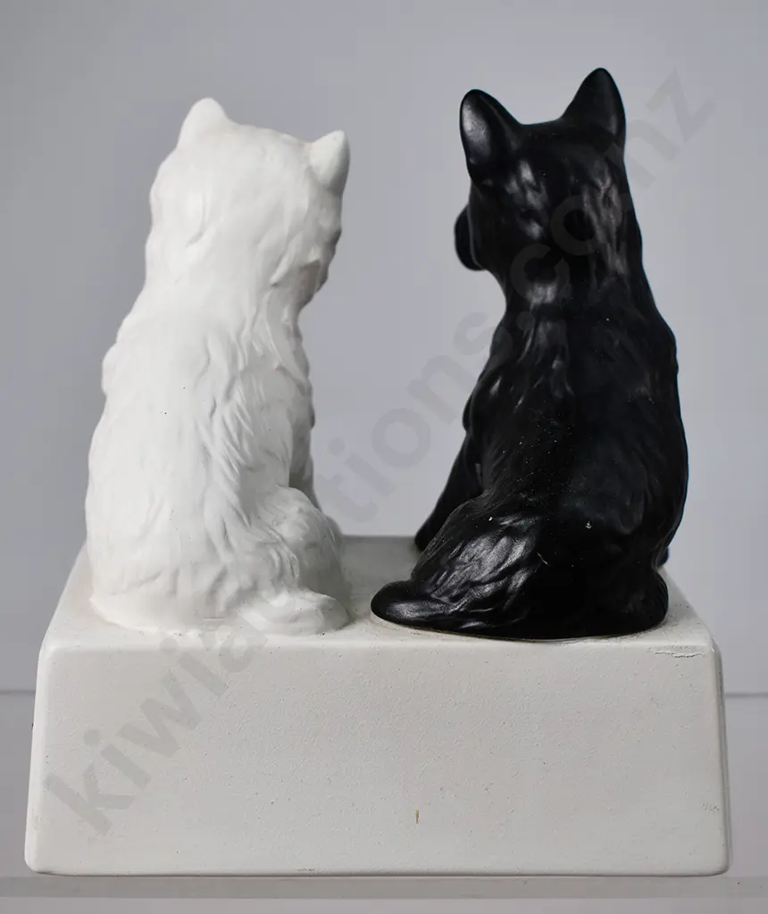 BLACK & WHITE SCOTCH WHISKY FIGURE Image 1++