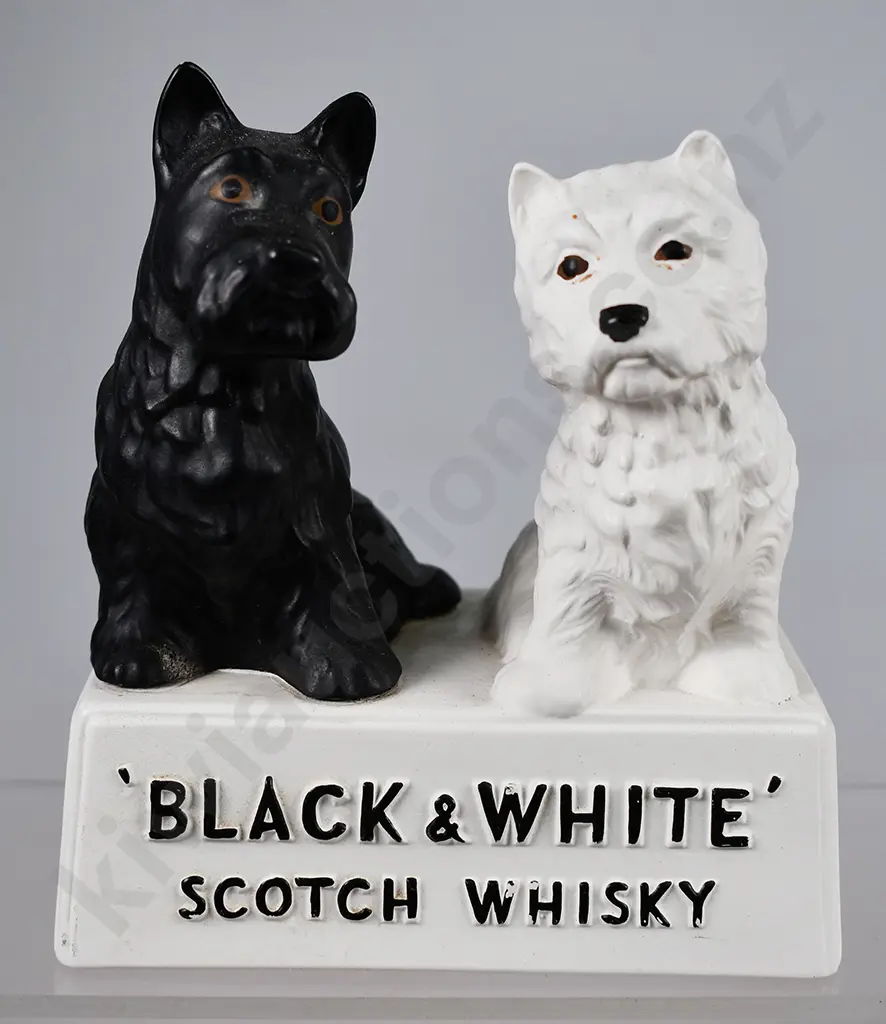 BLACK & WHITE SCOTCH WHISKY FIGURE Image 1++