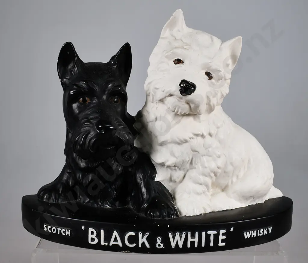 BLACK & WHITE SCOTCH WHISKY FIGURE Image 1++