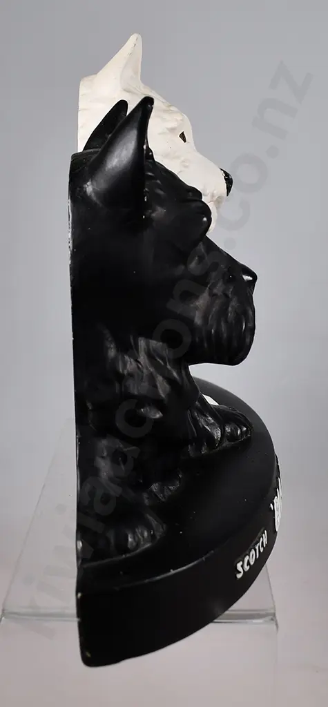 BLACK & WHITE SCOTCH WHISKY FIGURE Image 1++