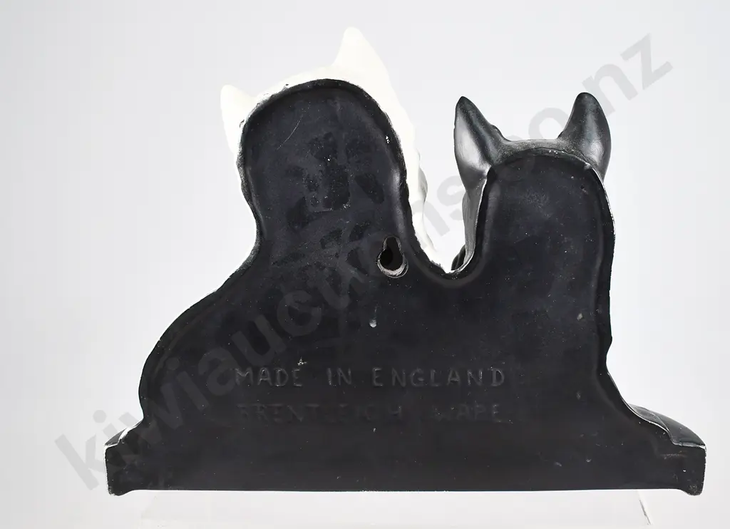 BLACK & WHITE SCOTCH WHISKY FIGURE Image 1++